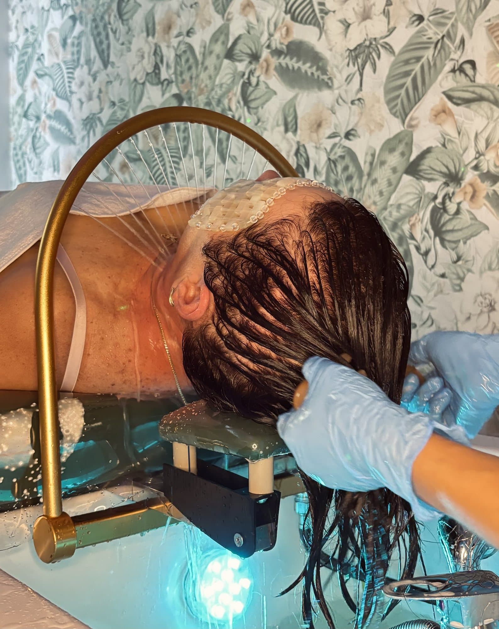 Tratament de masaj capilar la Freya Head Spa
